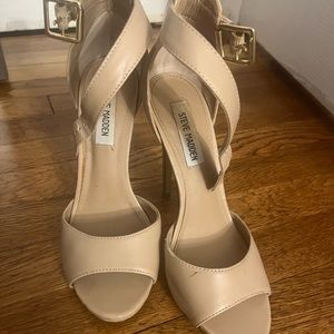 Sexy cream open toe heels!